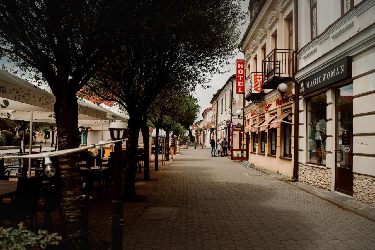 Hotel Osjann Biała Podlaska Esterno foto